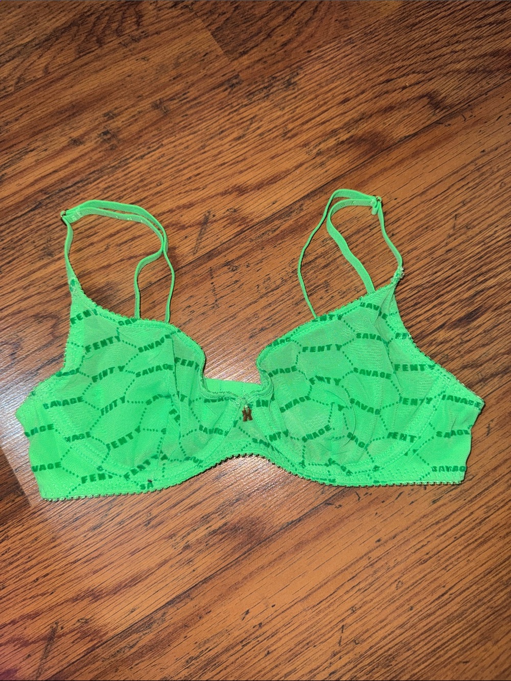 Savage X Fenty Bright Neon Green Lace Underwire Bra 29.T